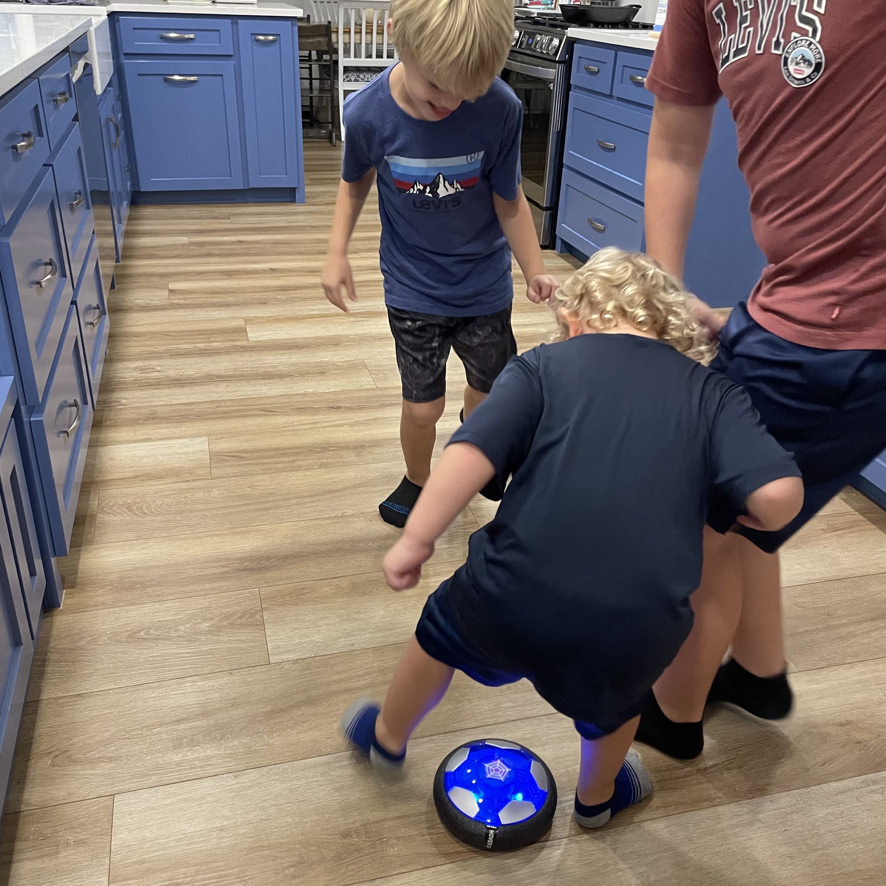 LekSpace™ | LED Svävande Fotboll för Barn